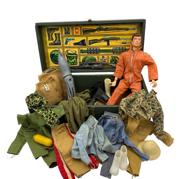 GI Joe 1964 Lot Vtg Flocked Hair Scar Action Figure Clothes Squid Foot Locker